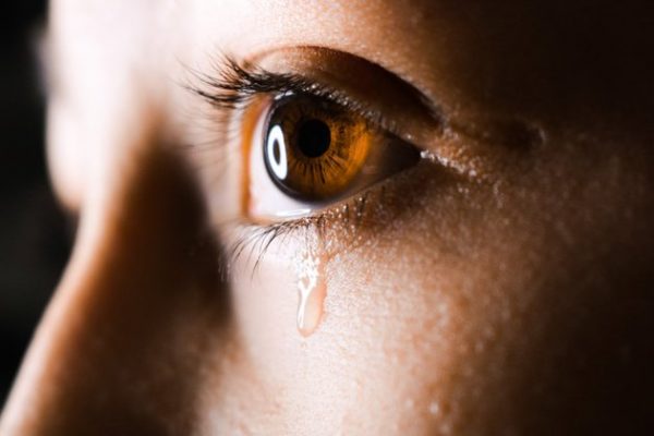 Почему плачут женщины, какими бывают слезы и когда их нужно ...